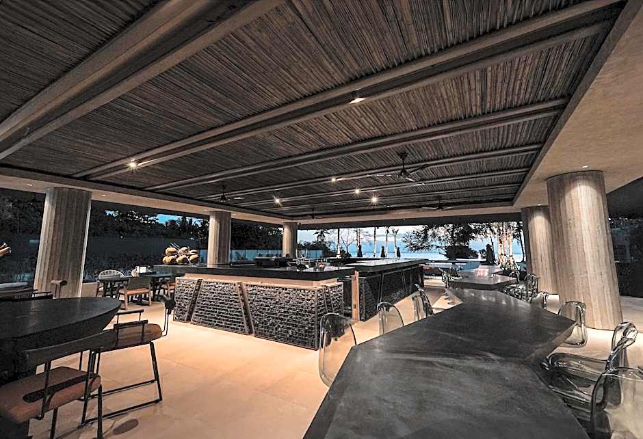 The Funny Lion - Puerto Princesa