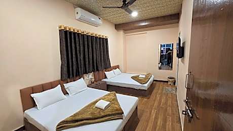 HOTEL MAHESHWARI GREEN 'S 