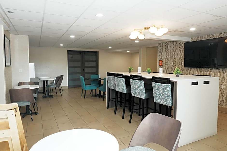 La Quinta Inn & Suites by Wyndham Albuquerque Airport