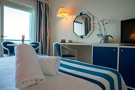 Triple Room with Sea View