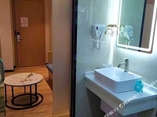Guangzhou Longxiang Wisdom Hotel (Gangding Subway Station)