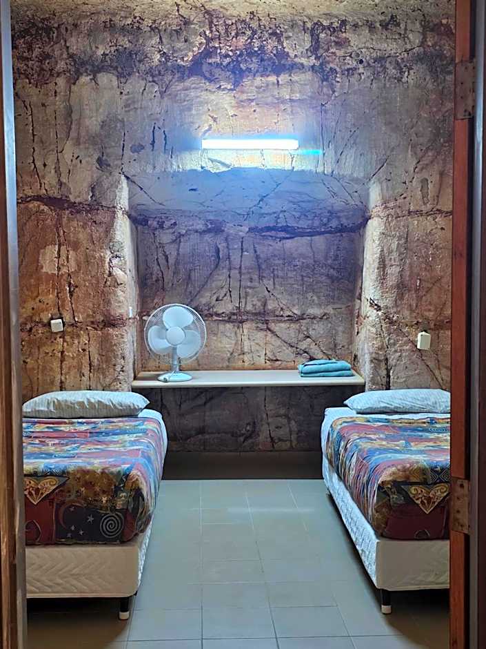 Radeka Downunder Underground Motel