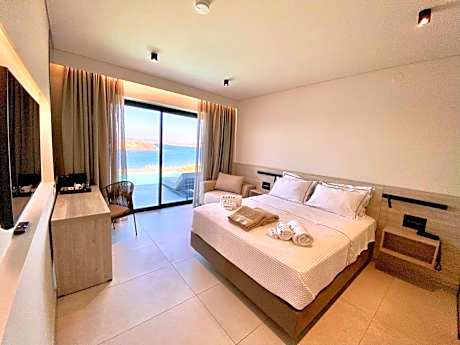 Deluxe Room with Private Pool and Sea View