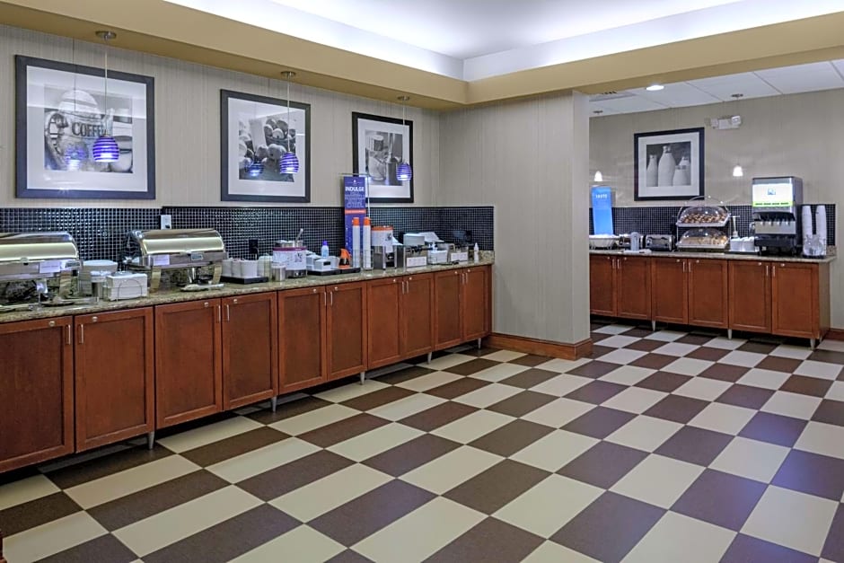 Hampton Inn By Hilton Woodbridge, Nj