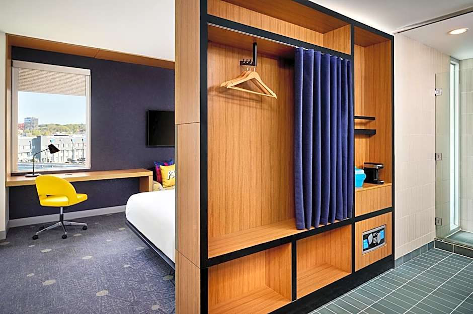 Aloft Montreal Airport