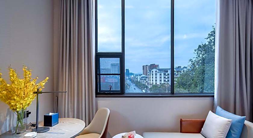 Echarm Hotel Hechi Bama