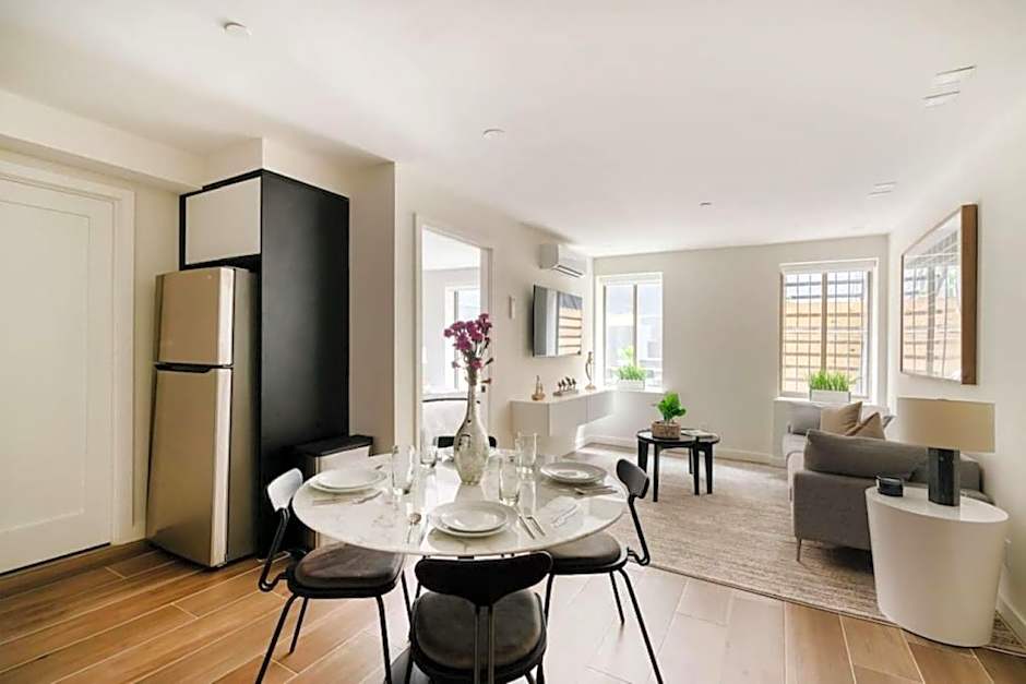 Massive 1BR w Private Patio in Upper East Side