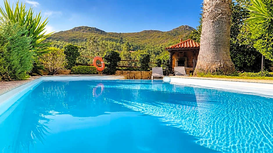 Casa Favo de Mel - Jacuzzi & Piscina - Refúgio na Montanha