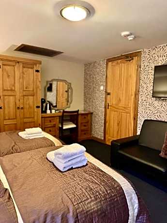 Double or Twin Room with Private Bathroom