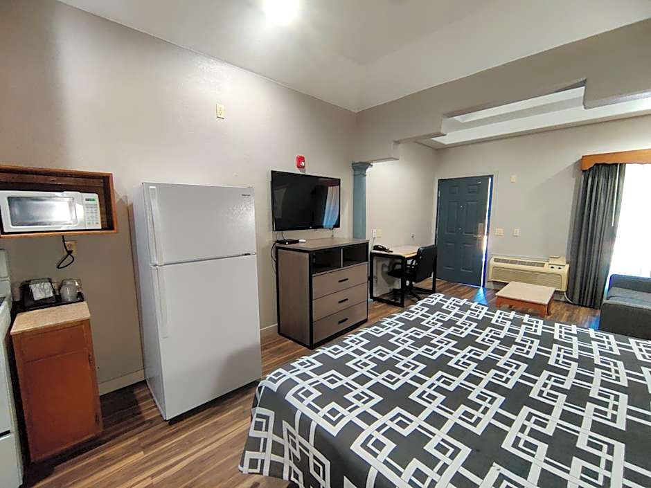Regency Inn & Suites By Capital O Houston IAH Airport
