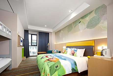 Standard Room with One King and Bunk Bed - Garden View