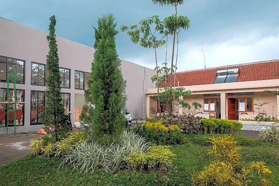 RedDoorz Plus Syariah @ Hotel Indonesia Kajen