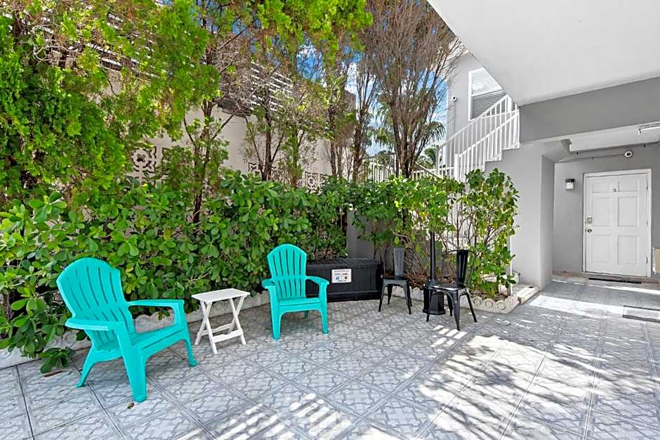 Cozy studio wbeach boardwalk steps kitchen