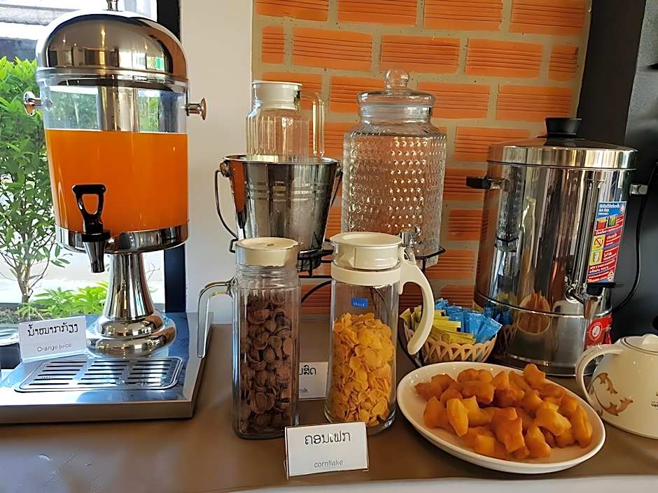 Dongsay Hotel Thakhek