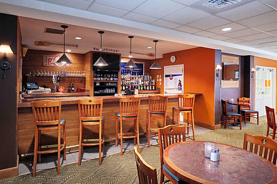 Howard Johnson Hotel Madison – Madison, WI