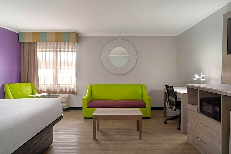 La Quinta Inn & Suites by Wyndham Birmingham/Cahaba Park South
