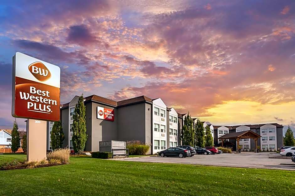 Best Western Plus Rose City Suites