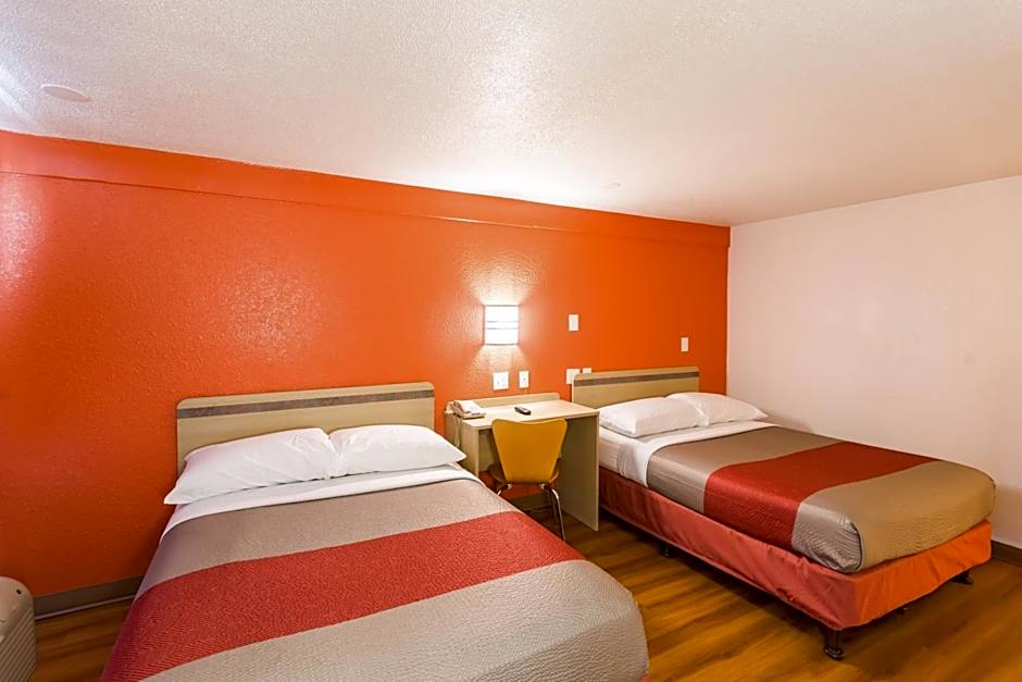 Travelodge by Wyndham Essington / Philadelphia Airport