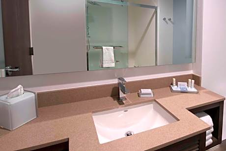 King Suite with Sofa Bed and Balcony - Gulf Front