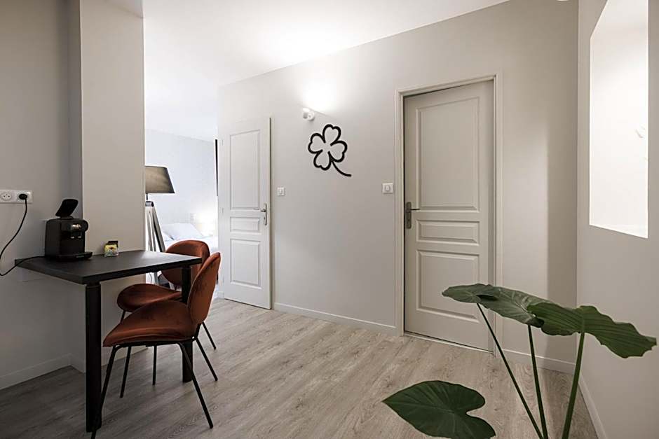 Le Trèfle à Quatre Feuilles