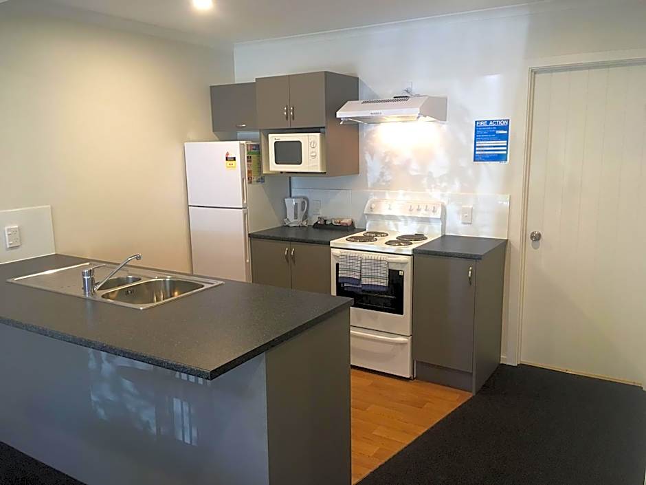 Woodlands Motels And Apartments