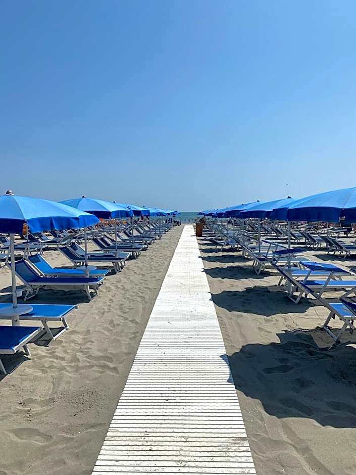 HOTEL TRIONFAL - Fronte Mare - Vicinissimi al Centro