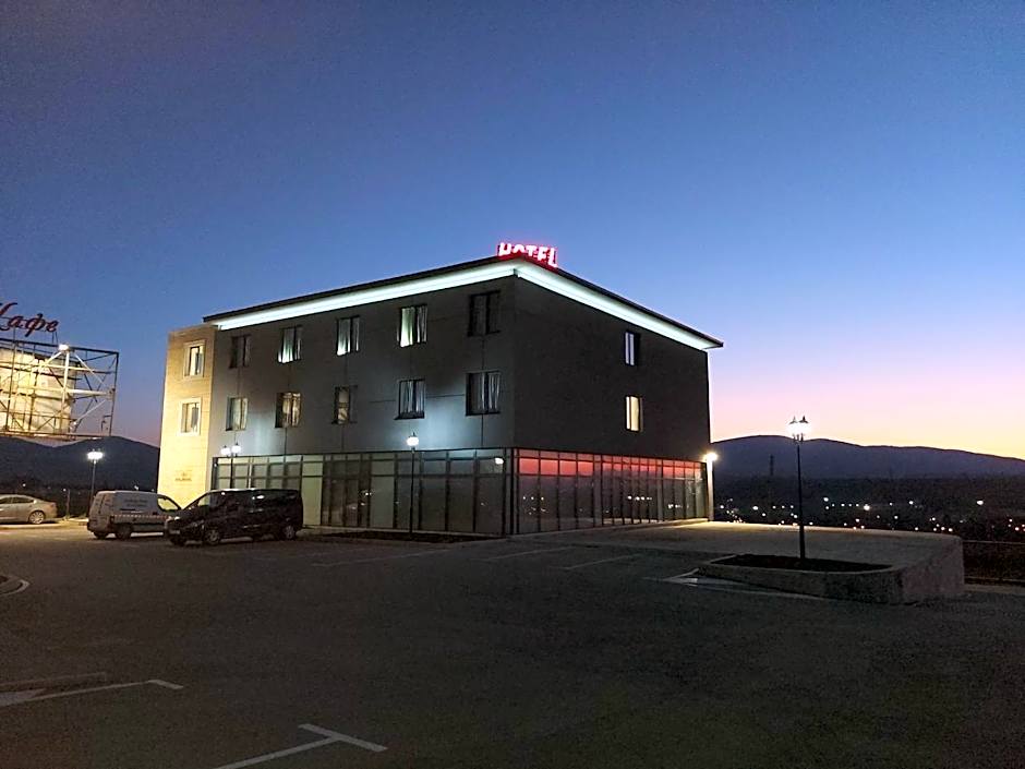 Хотел Антик