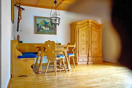 Alt Montafon Hotel Appartements by Pferd auf Wolke