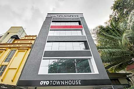 Super Townhouse 359 Begumpet Near Hyderabad Central