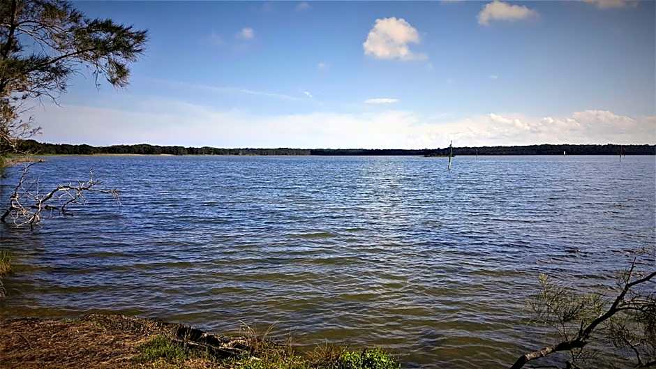 Hibiscus Lakeside Motel