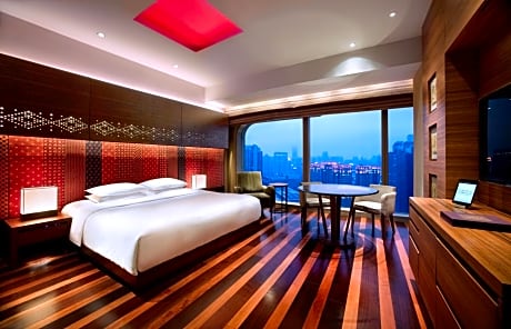 1 King Bed with Xintiandi View