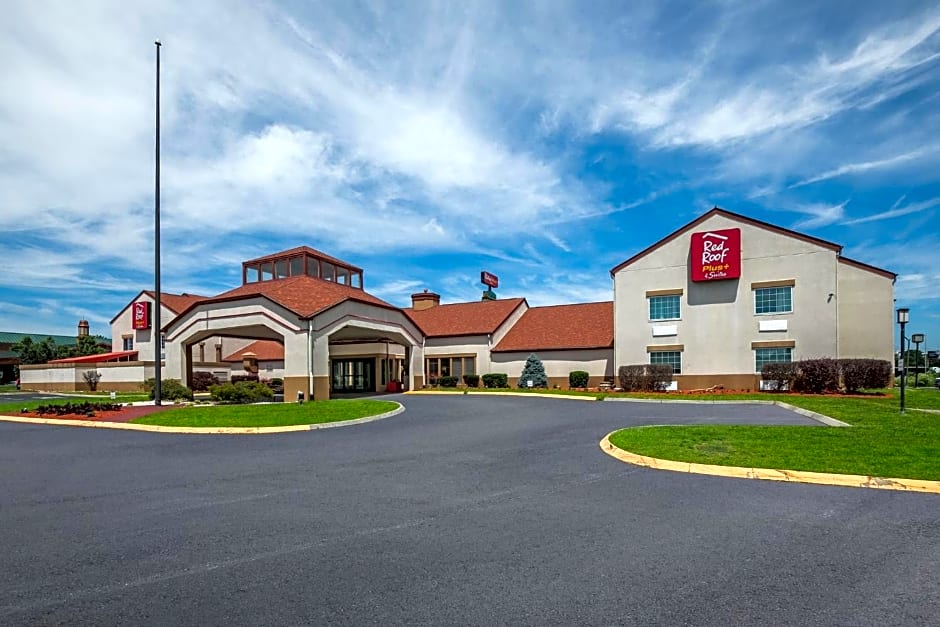 Red Roof PLUS+ & Suites Knoxville West-Cedar Bluff