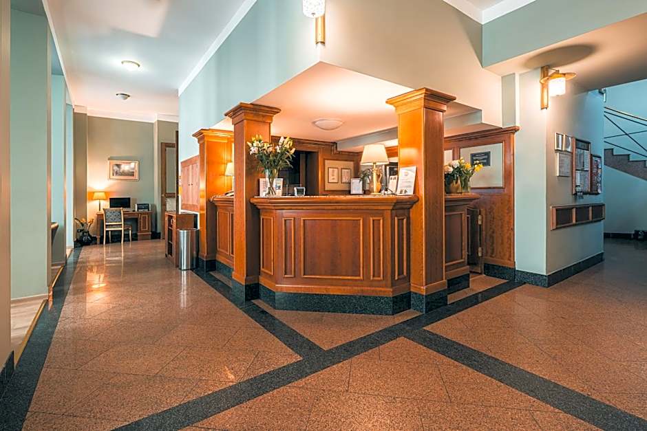 Ariston & Ariston Patio Hotel