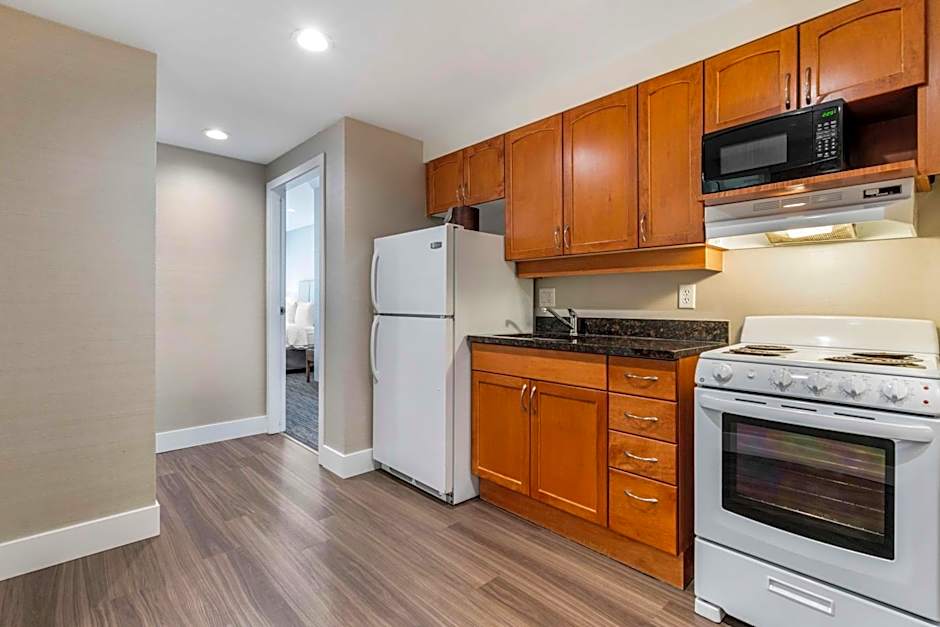 Best Western Plus Kelowna Hotel & Suites