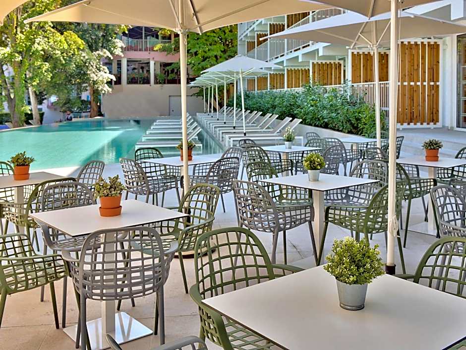 ibis Styles Golden Sands Roomer Hotel