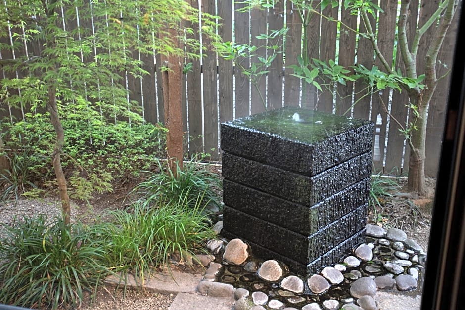 Yufuin Onsen Toshoan