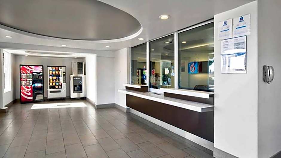 Studio 6  Victorville, CA - Apple Valley
