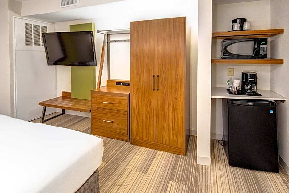 Holiday Inn Express Woodbridge By IHG