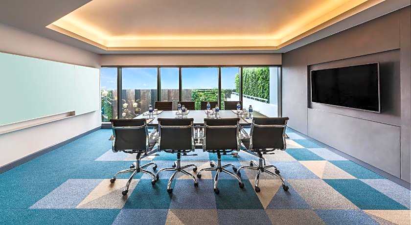 Holiday Inn Express Bangkok Soi Soonvijai By IHG