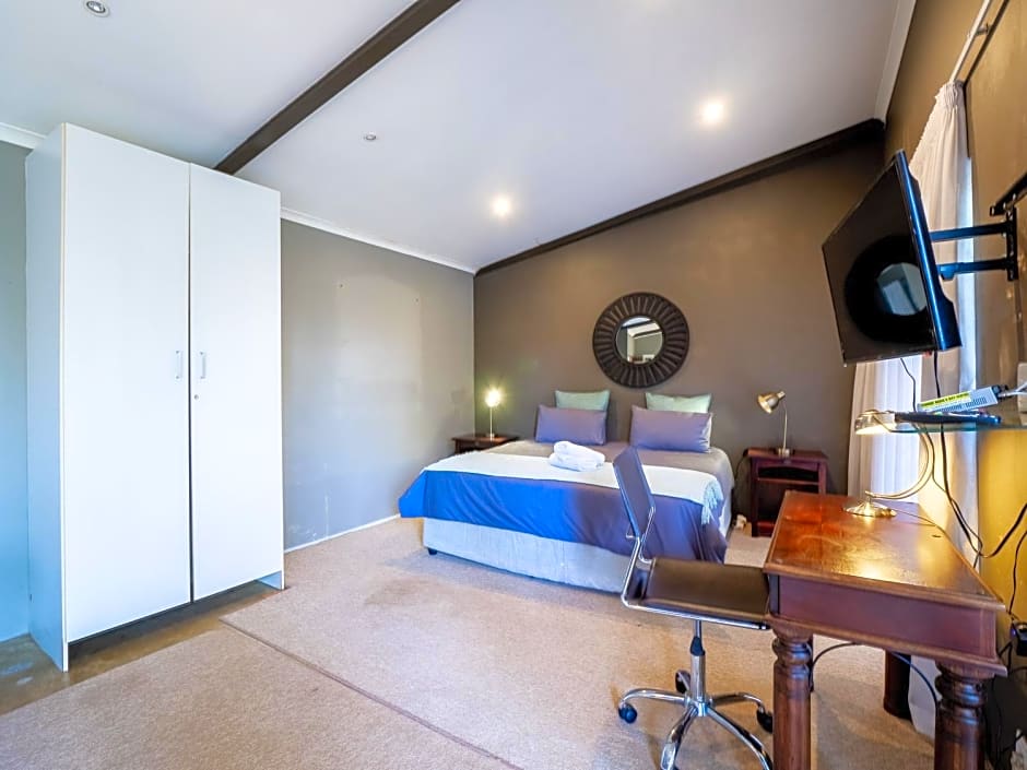 Private Studio flatlet, Uncapped Wifi, Netflix,Full DSTV