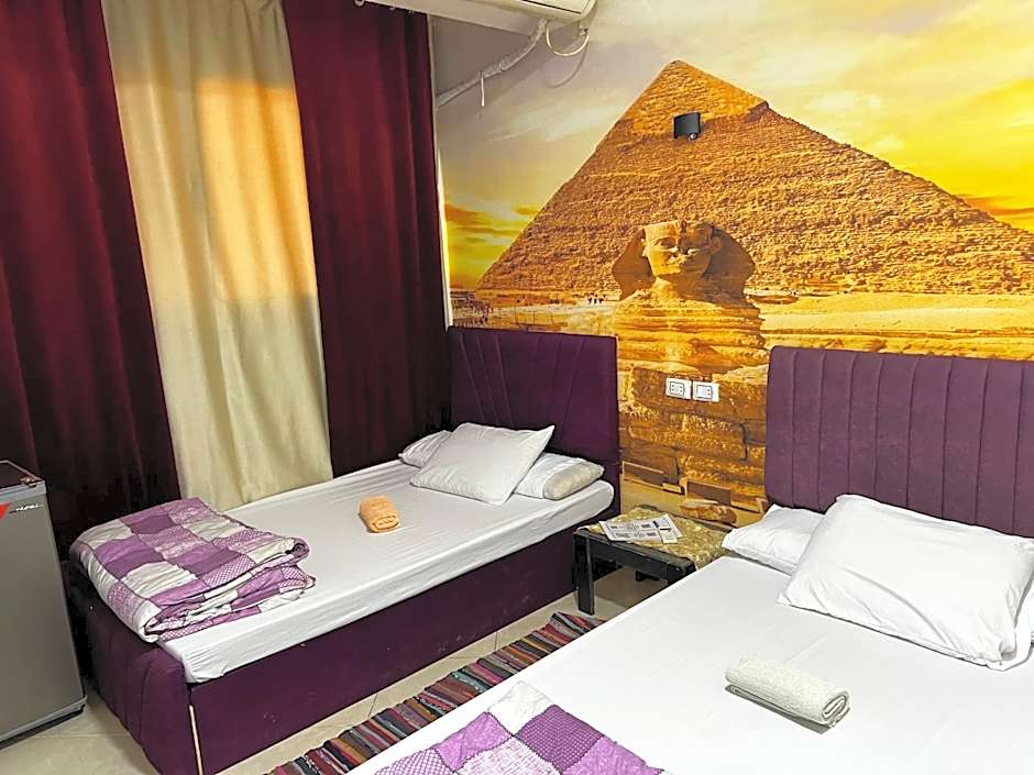 2 Jana Pyramids view inn