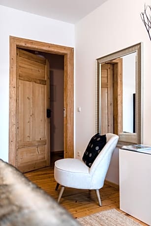 Apartment 2 People