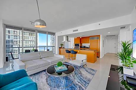 *W ICON BRICKELL- LUXURY 2BR HIGHRISE CORNER CONDO**