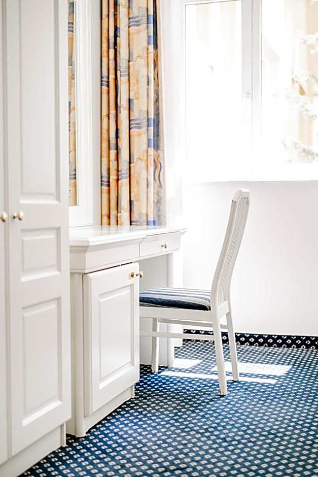 Self-Check-In Hotel Adlon