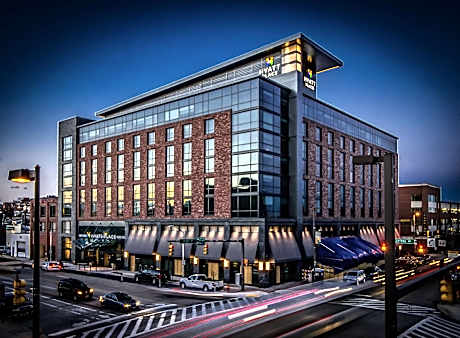 Hyatt Place Baltimore Inner Harbor