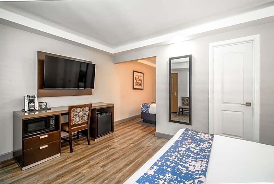 Inn at 50 - Long Beach Convention Center