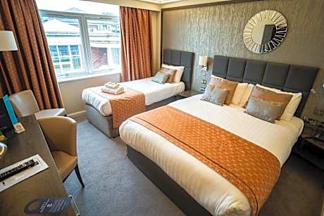 Superior King Room with Twin Beds - Non-Smoking