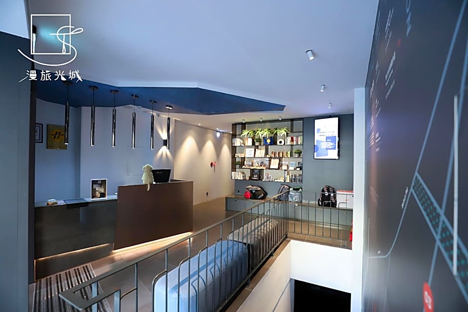 Slow Town Hotel - Glowing