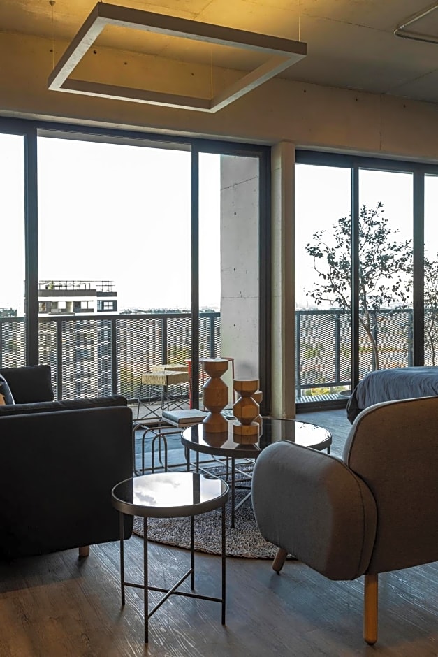 Loft In The Heart Of Americana, Have An Artsy Stay