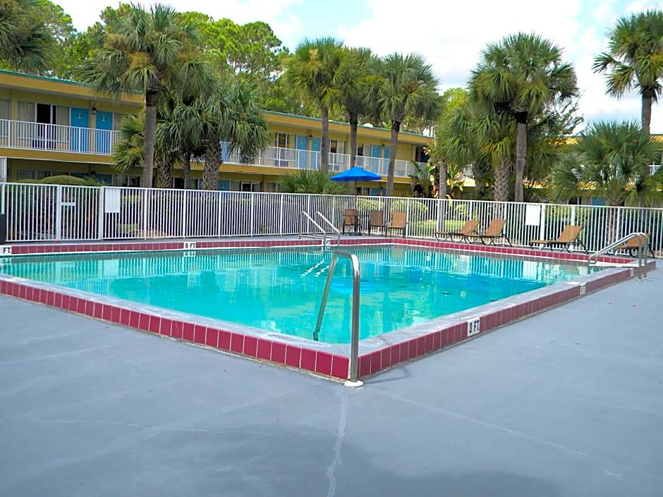 Days Inn by Wyndham Daytona Beach Speedway